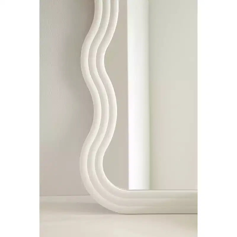 Dekorativer gewellter Wandspiegel aus Holz, weiß, 24"x40"