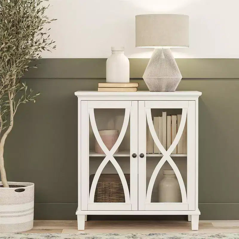 Meuble d’appoint de style nordique avec portes en verre