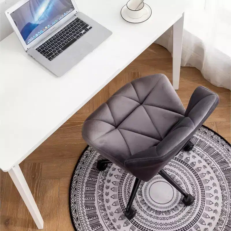 Silla de oficina giratoria y ajustable con capitoné