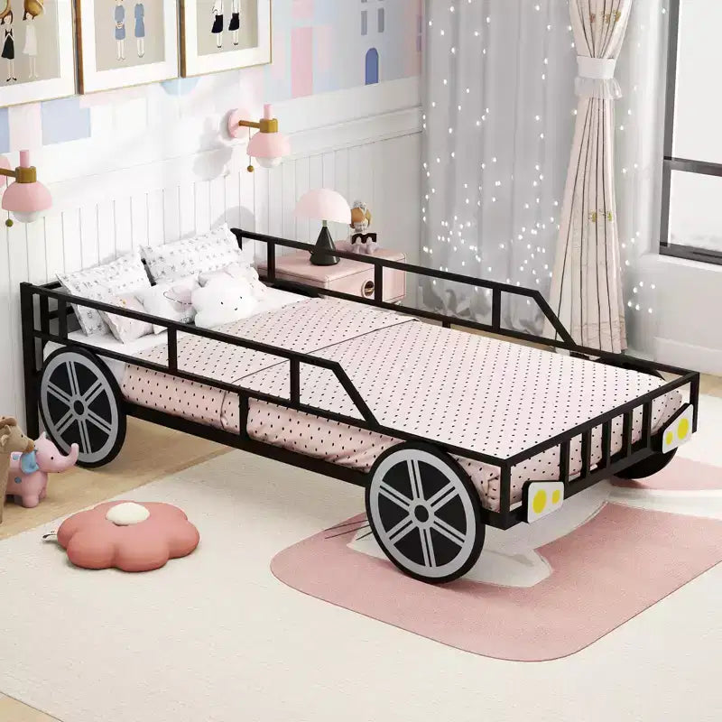 Metallbettgestell in Autoform für Einzelbett mit Raddetails und Sicherheitsgittern