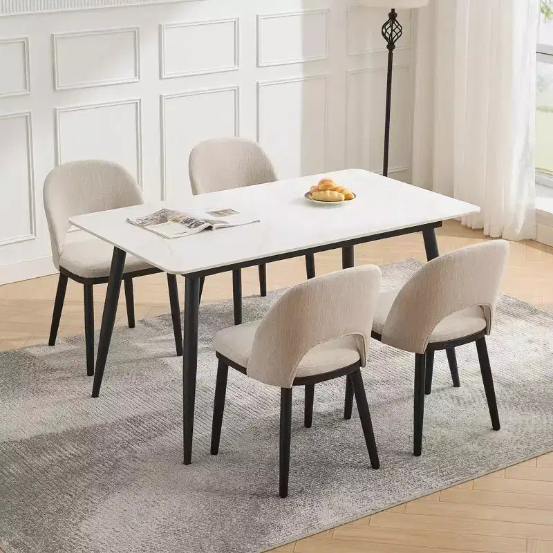Set mit 2 modernen Esszimmerstühlen aus Stoff, gepolsterte Stühle mit geschwungener Rückenlehne und Holzbeinen, bequeme Sitzgelegenheiten für Esszimmer und Küche