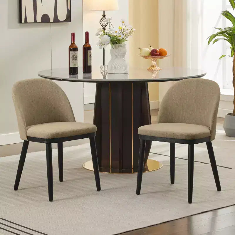 Set mit 2 modernen Esszimmerstühlen aus Stoff, gepolsterte Stühle mit geschwungener Rückenlehne und Holzbeinen, bequeme Sitzgelegenheiten für Esszimmer und Küche