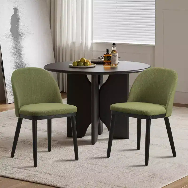 Set mit 2 modernen Esszimmerstühlen aus Stoff, gepolsterte Stühle mit geschwungener Rückenlehne und Holzbeinen, bequeme Sitzgelegenheiten für Esszimmer und Küche