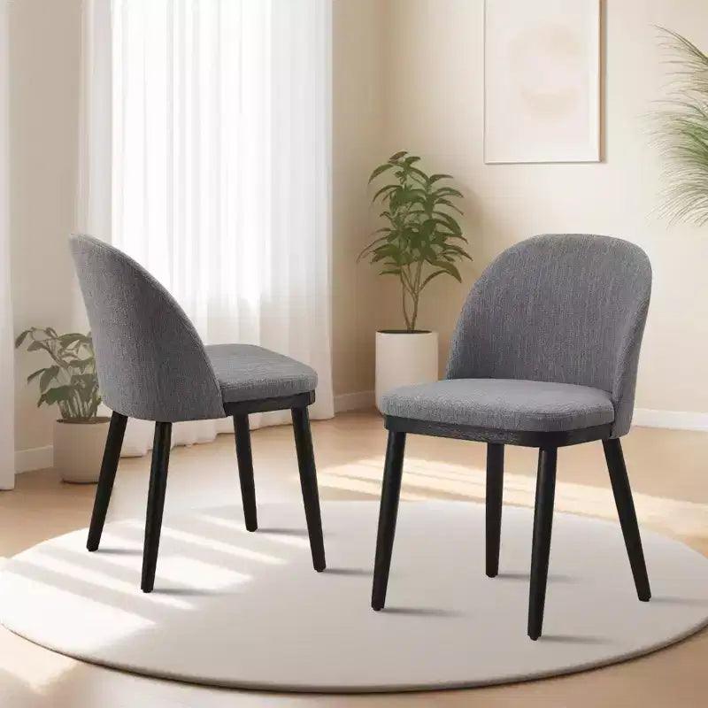 Set mit 2 modernen Esszimmerstühlen aus Stoff, gepolsterte Stühle mit geschwungener Rückenlehne und Holzbeinen, bequeme Sitzgelegenheiten für Esszimmer und Küche