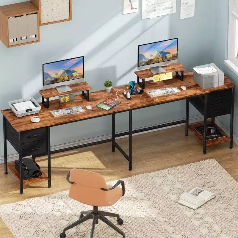 66 Zoll brauner L-förmiger Computertisch mit Ladestation, 94.4 Zoll langer Gaming-Schreibtisch für zwei Personen, 4 Schubladen, 2 Monitorständer, Stauraum fürs Homeoffice
